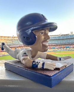 LA Dodgers Dave Roberts Bobblehead 2023