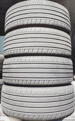 4 MICHELIN 235/55/19