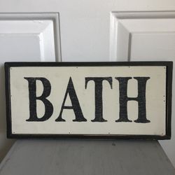 Vtg  Rustic Wood BATH Sign  *    7” X 15”