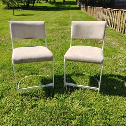 2 metal frame bar chairs