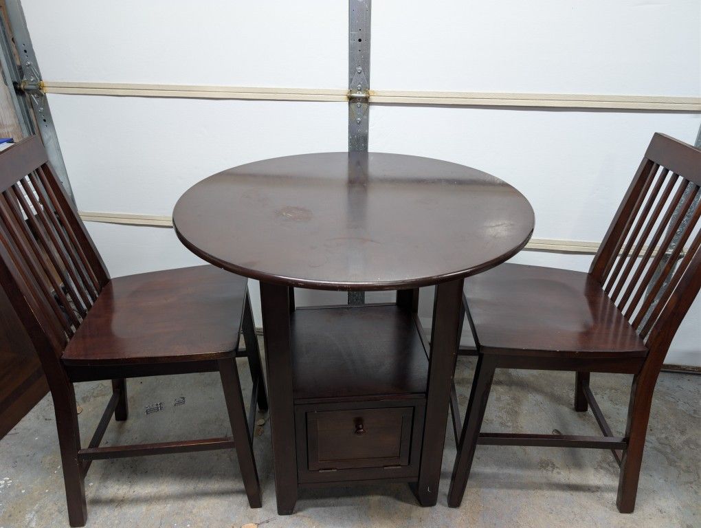 Dining Table And Chairs 