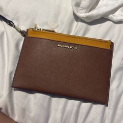 Michael Kors Wristlet 