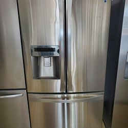 Icemaker inside Kenmore Refrigerator Fridge Entrega