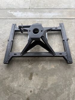 Ram Puck system 5th wheel adapter with Rails