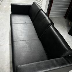 4   Lounge 🛋️ Couches 