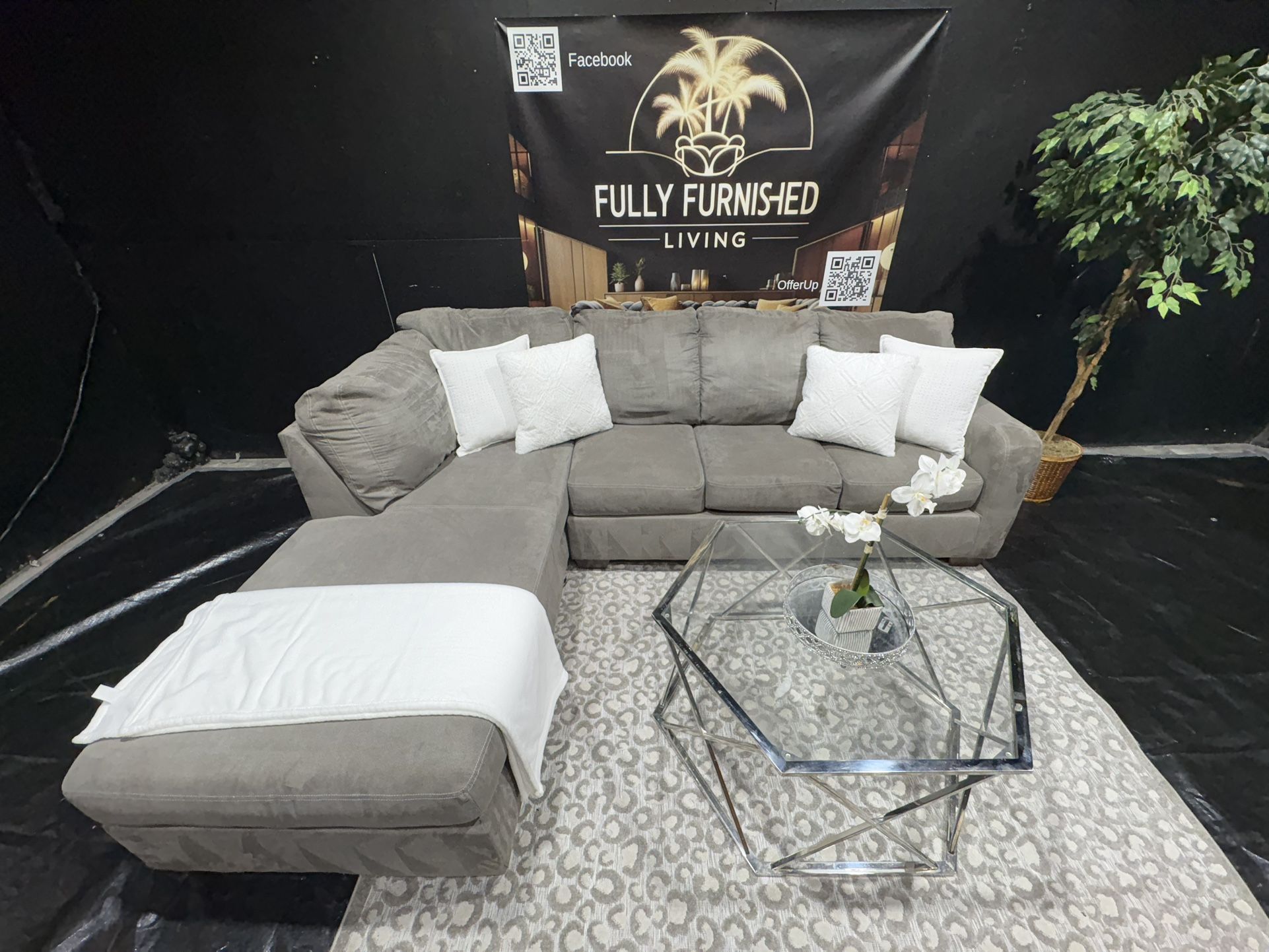 Sectional/couch/sofa,Grey,Size 107x80, Delivery Available π