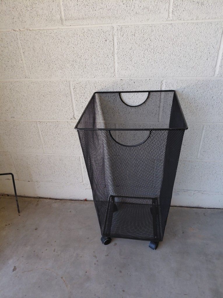 Metal Mesh Laundry/trash Basket On Wheels 27" X 14"