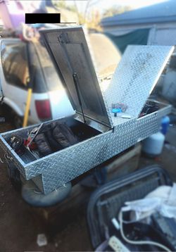 Truck Toolbox, In Good Condition With Lock & Keys.