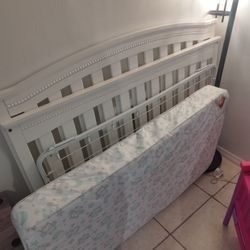 Children’s Crib with Waterproof Mattress – Good Condition