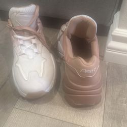 Women’s sneakers size 39