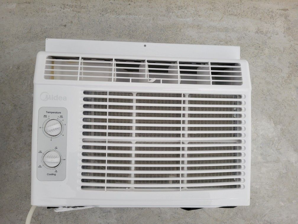 Midea 5,000 BTU Air Conditioner Small