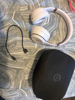 Beats Solo Wireless Headphones with Case