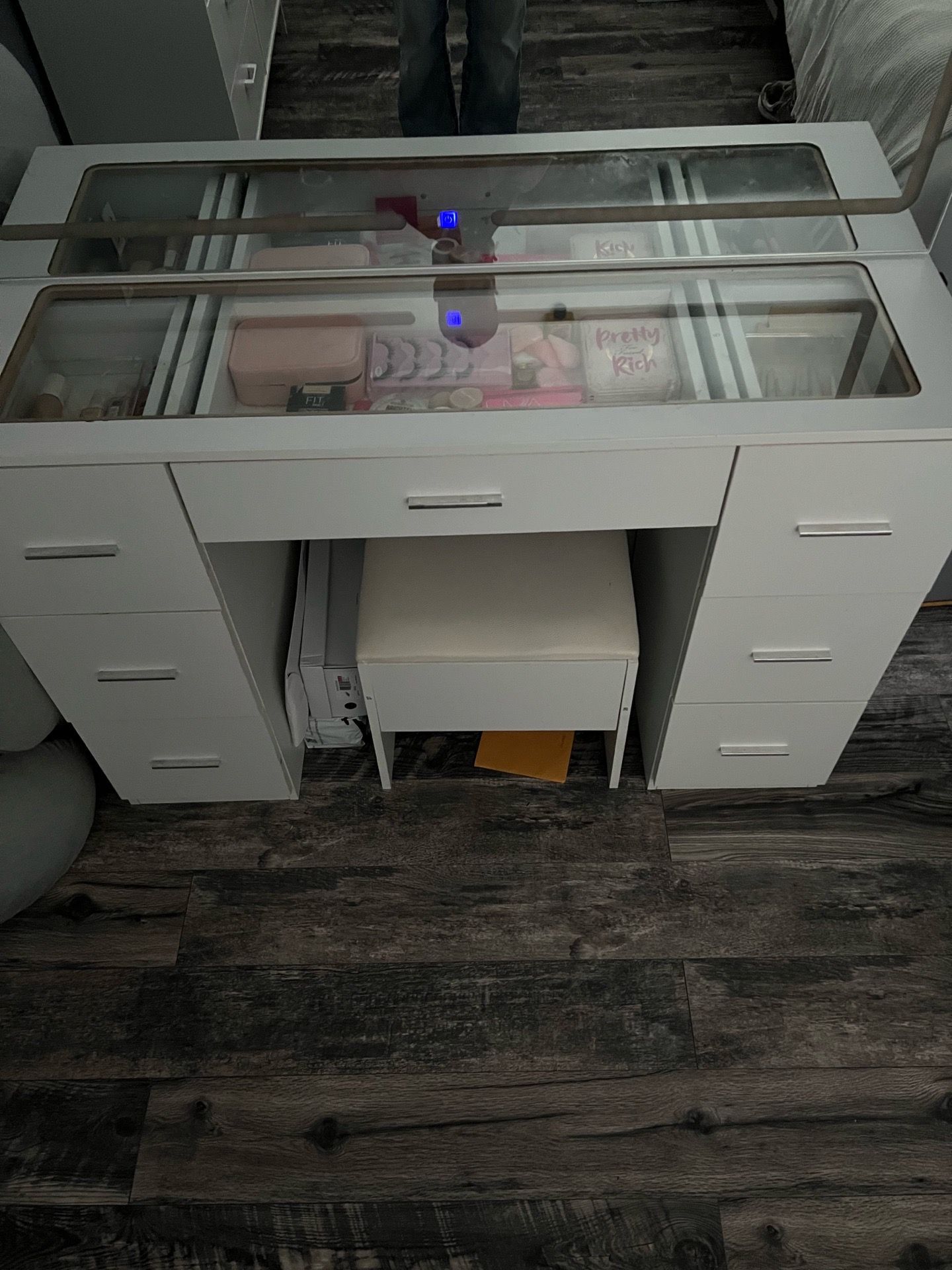 Makeup Vanity/w light