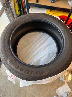 Set of 4 Yokohama Avid GT Tires 235/55R19