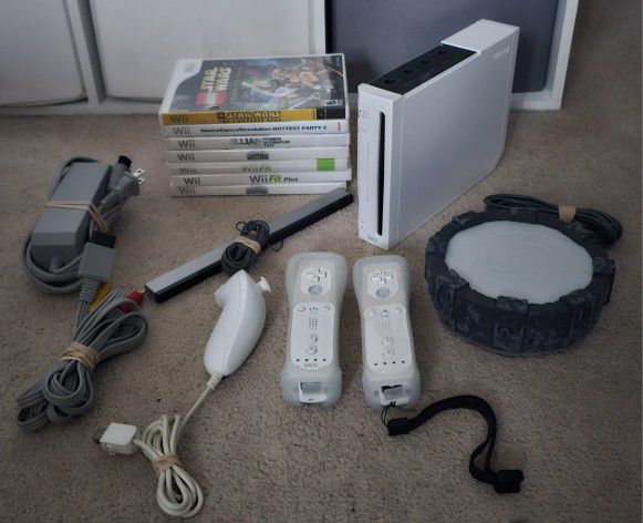 Gamecube Compatible Nintendo Wii Console Bundle With Hookups Motes And Games