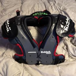 Shoulder pads and backplate