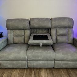 Modern Power Reclining Sofa w/ Drop-Down iTable & Cup Holders – Great Condition!
