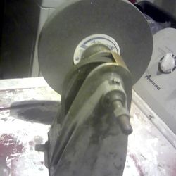 Heavy-duty bench grinder