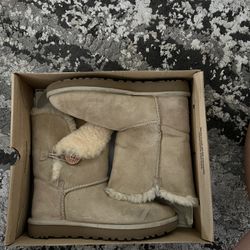 Ugg W Bailey Button 2