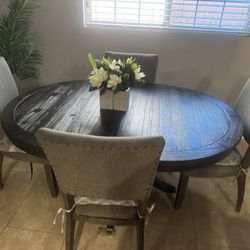 Table With 4 Chairs 