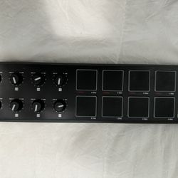 AKAI LPD8 Controller 
