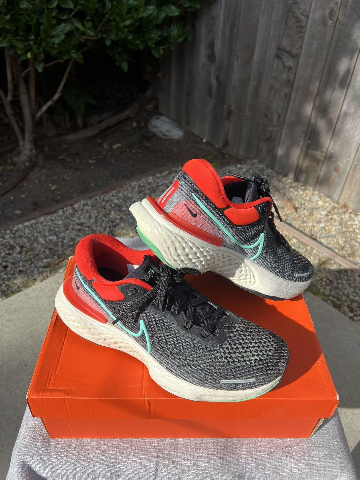 Nike ZoomX Invincible Run FlyKnit (Men's - Main Image