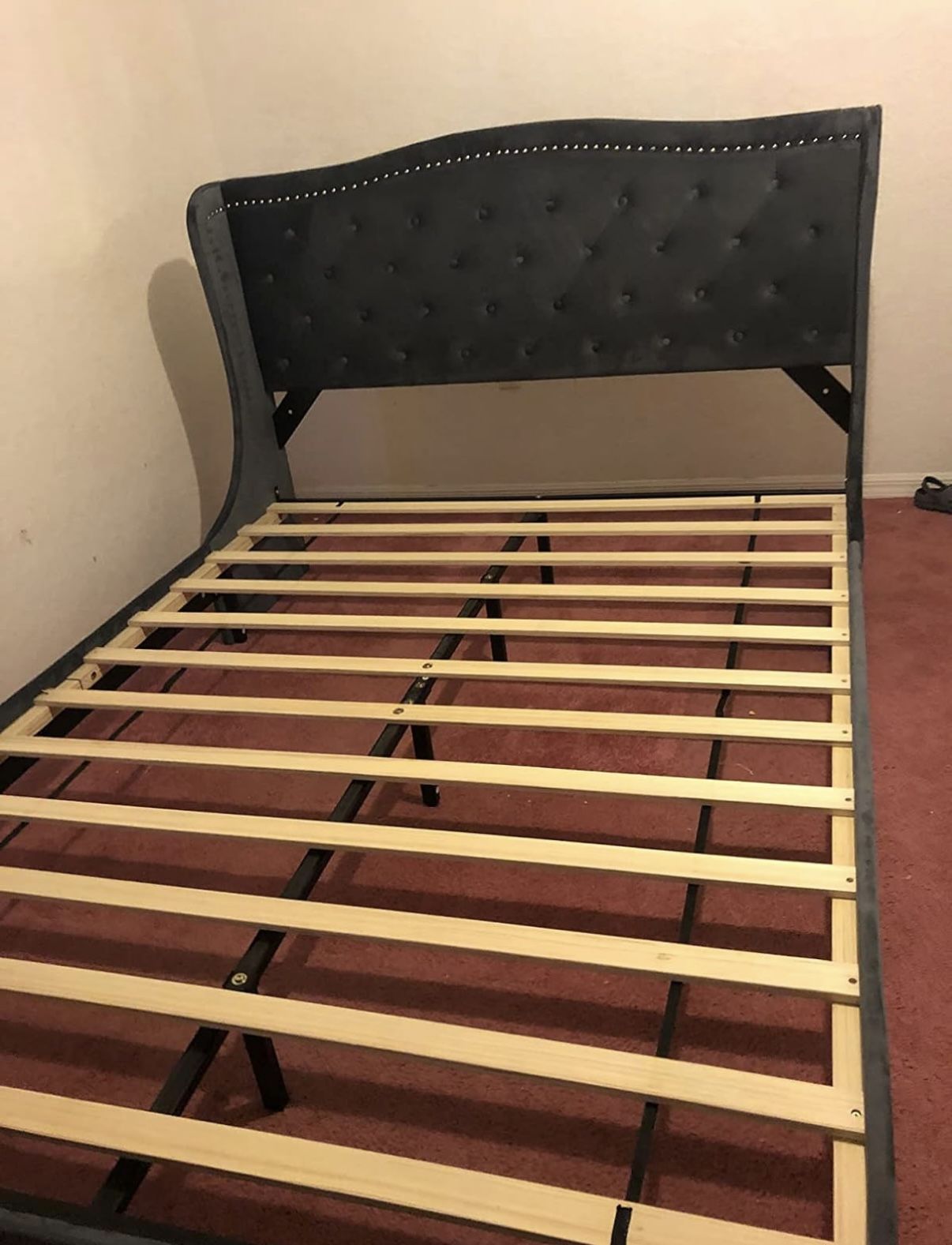 New In Box - Gray Wingback Full Size Frame - HOSUP058