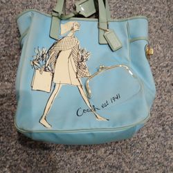 COACH. POOL. BAG. ORIGINAL PRICE @ MACYS. NEW YORK 499.00 GET IT NOW FOR  250.00 OR BEST OFFER