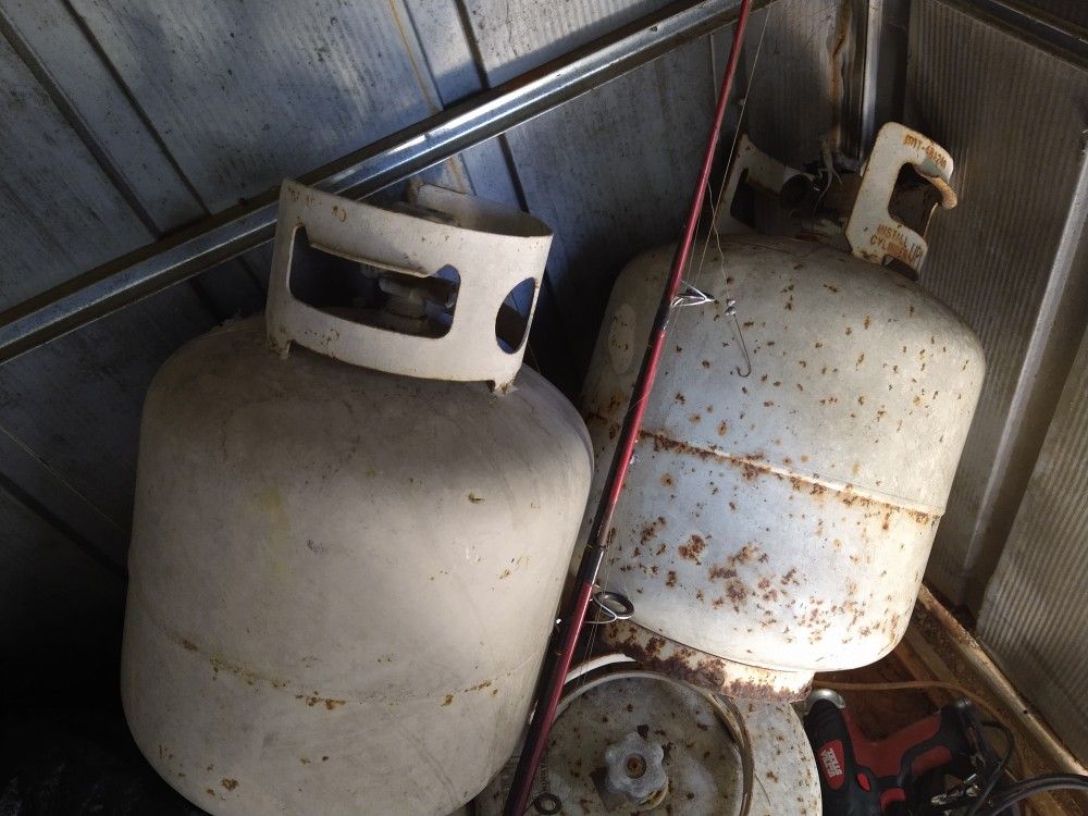 Propane Tanks For Sale, $25 Each. There Are 5 Total, All 5 For $100