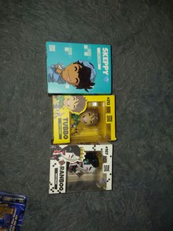 Selling a set of 3 collectible