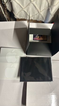 Apple cloth and 2 stickers