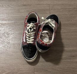 Red Black Old Skool Premium Charm