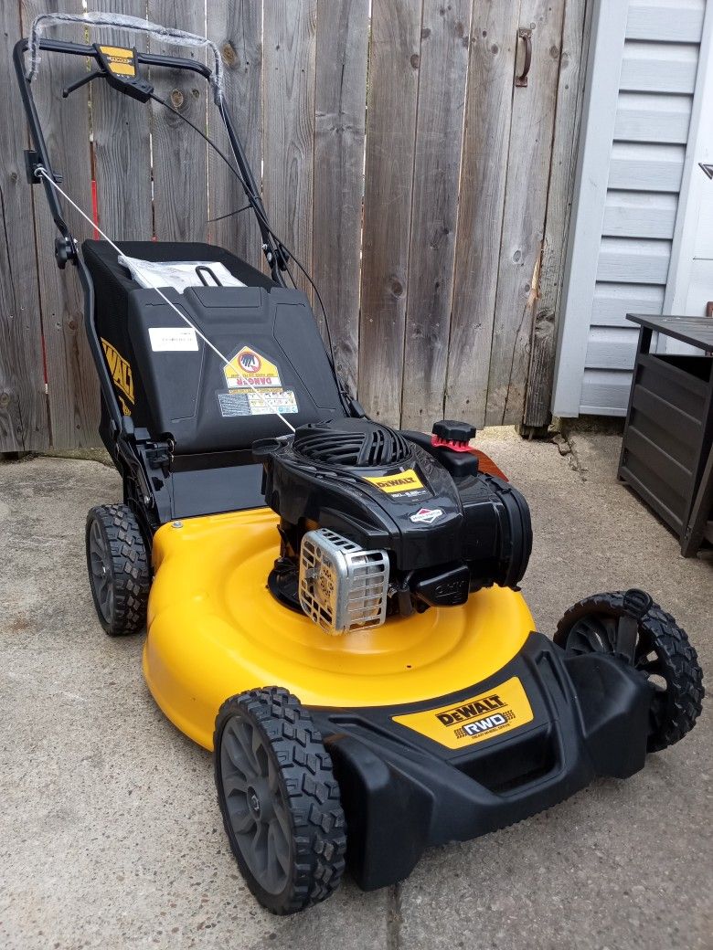 Brand-New DeWalt 21" Inch 625EX Self Propelled Lawnmower With Bag