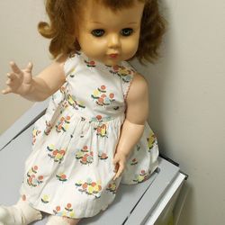VINTAGE. COLLECTABLE ANTIQUE DOLL