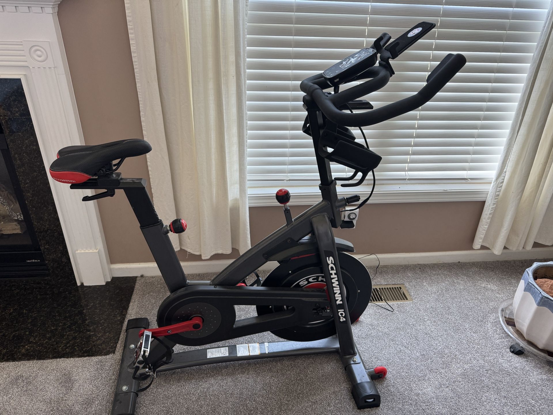 Schwinn iC4 Exercise Bike