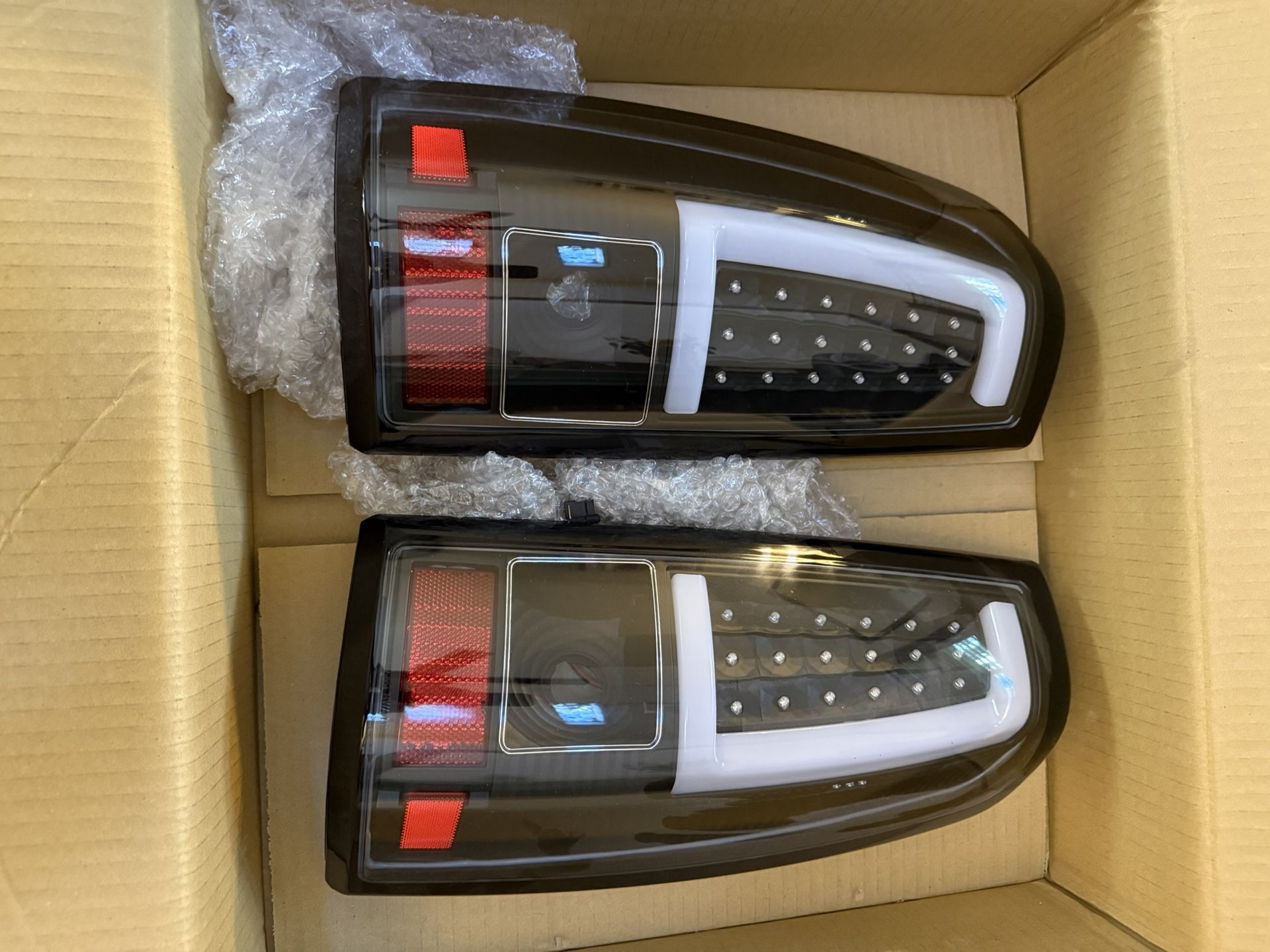 03-06 Silverado/ Sierra Taillights