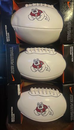 Bull dog Nike football new