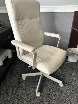 White Desk Chair, Like New!