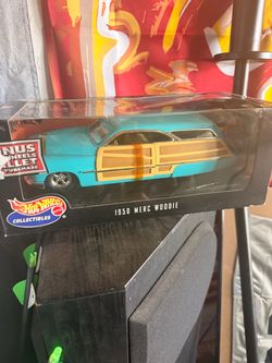 Hot Wheels Collectibles 1950 Mercury Woodie ā Large Diecast ā Bonus Wheels