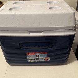 Rubbermaid Cooler