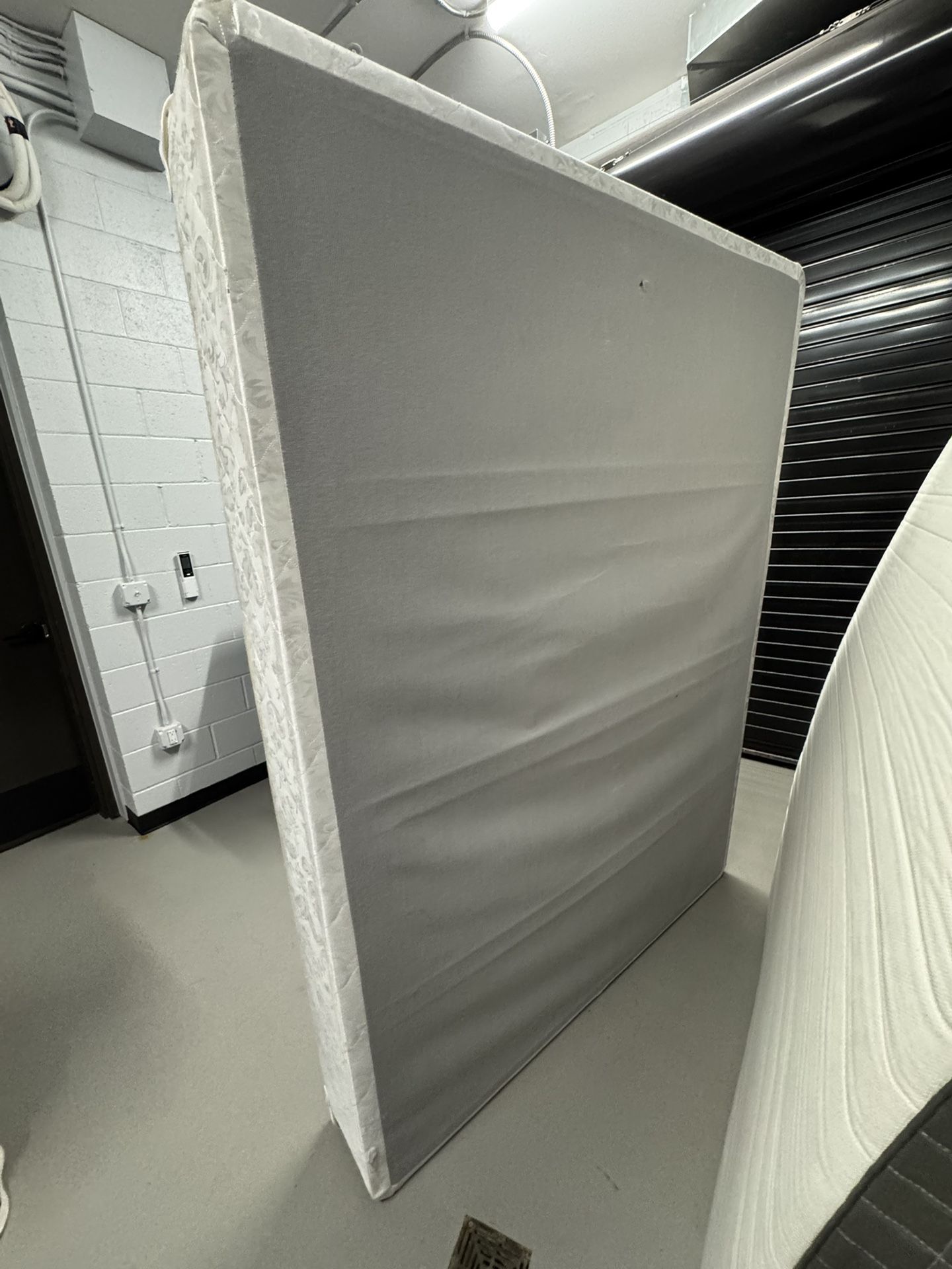 IKEA Morgedal Full Mattress with foundation.