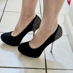 Women’s Stiletto Heels black & red bottom 8.5.