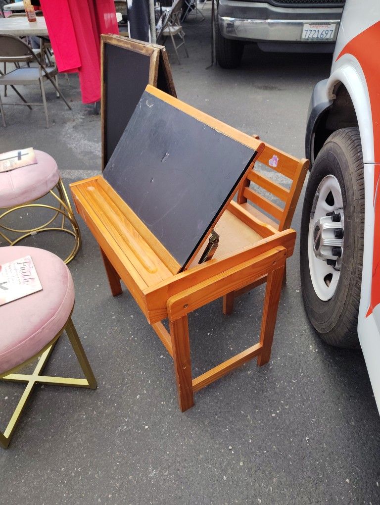 Kids School Desk With Chalk