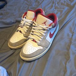 Jordan 1 low gym red