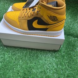 Air Jordan 1 Mid Taxi Chutney 