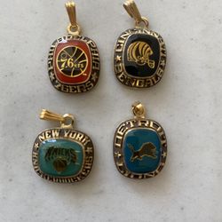 Pendants Sports. Set Of 4