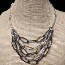 Premier Designs  SIMPLICITY Necklace Silver And Hematite Plated
16 Inch With 4 In Removable Extension.
