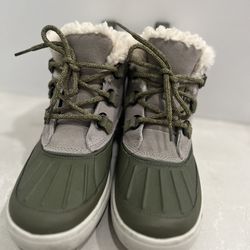 Nike Woman Woodside Chukka Snow Boots Size 8 