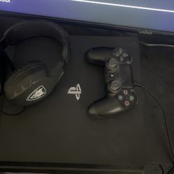 Play Station 4 Berly Used It Like New 