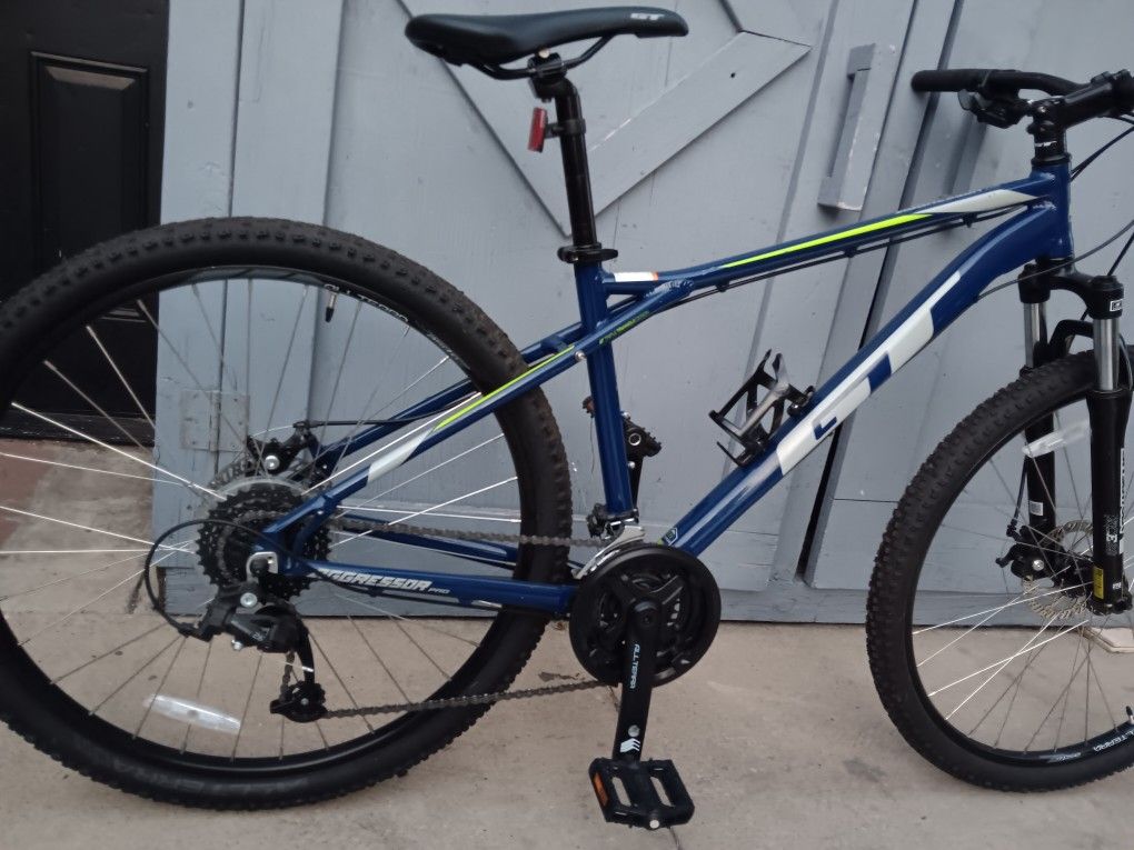 GT.        AGGRESSOR.        Mountain Bike 